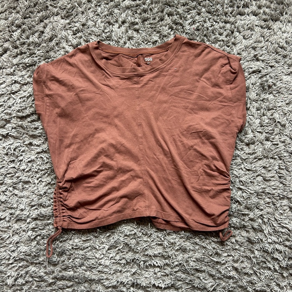 DSG cropped shirt w/ adjustable side length